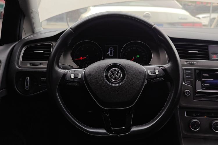 Used Volkswagen Golf 2015 1.4TSI Automatic Luxury Model Steering Wheel