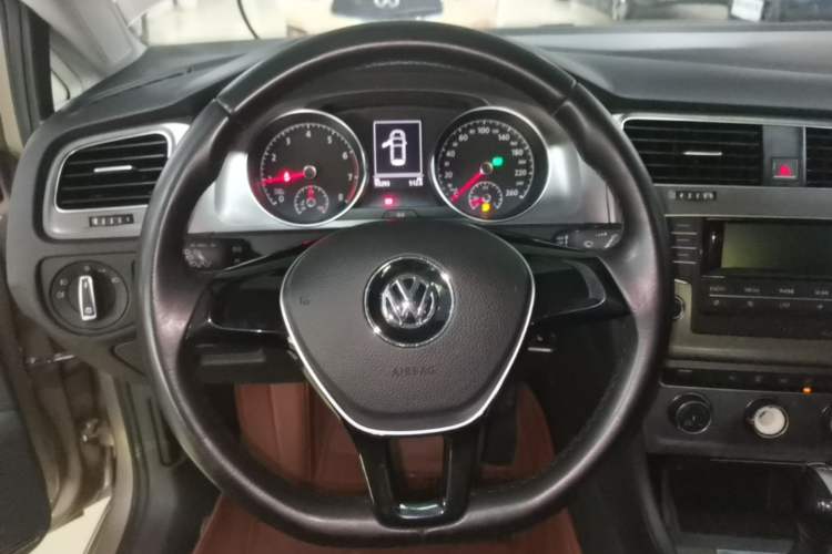 Used Volkswagen Golf 2015 1.4TSI Automatic Comfort Model Steering Wheel