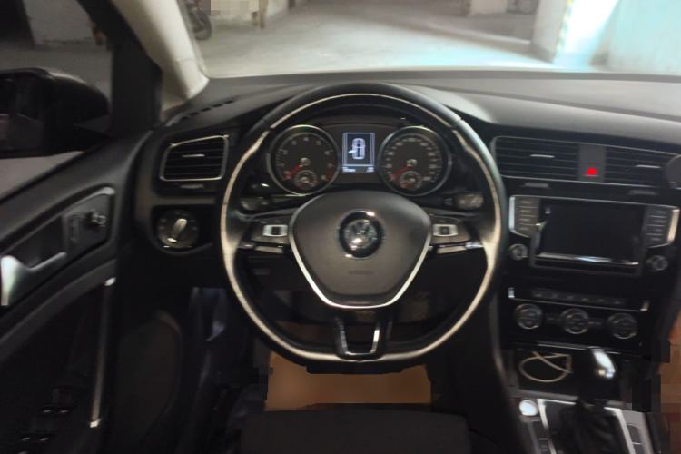 Used Volkswagen Golf 2015 1.4TSI Automatic Flagship Model Steering Wheel