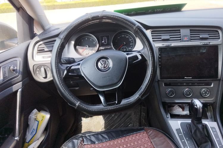 Used Volkswagen Golf 2015 1.6L Automatic Comfort Model Steering Wheel
