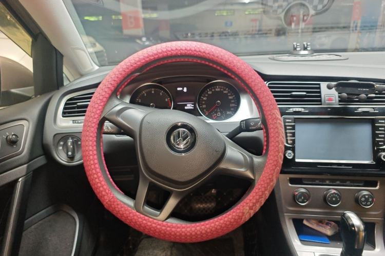 Used Volkswagen Golf 2015 1.6L Automatic Fashion Model Steering Wheel