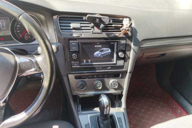 Used Volkswagen Golf 2015 1.4TSI Automatic Comfort Model Audio And AC Panel