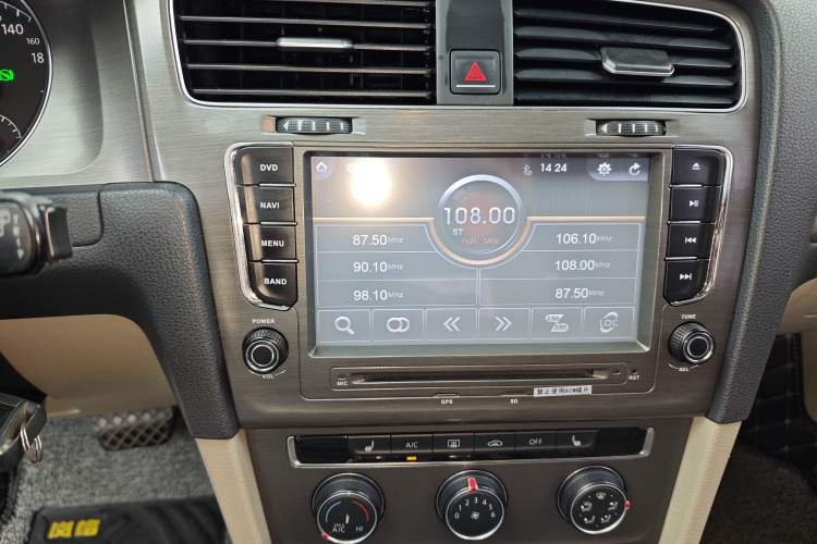 Used Volkswagen Golf 2015 1.6L Automatic Comfort Model Audio And AC Panel