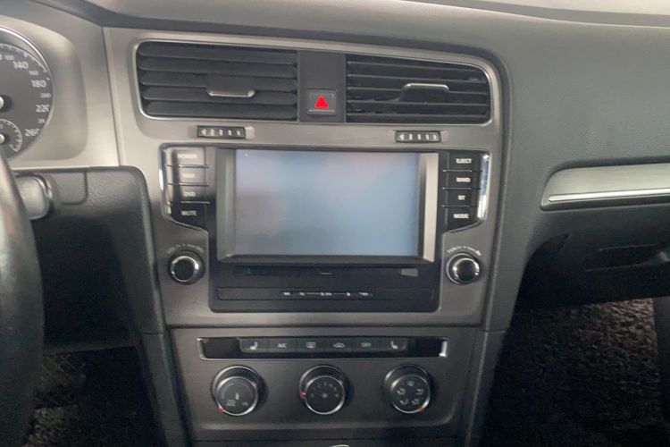Used Volkswagen Golf 2015 1.4TSI Automatic Luxury Model Audio And AC Panel