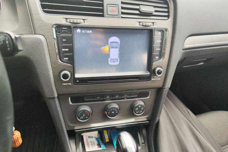 Used Volkswagen Golf 2015 1.4TSI Automatic Comfort Model Audio And AC Panel