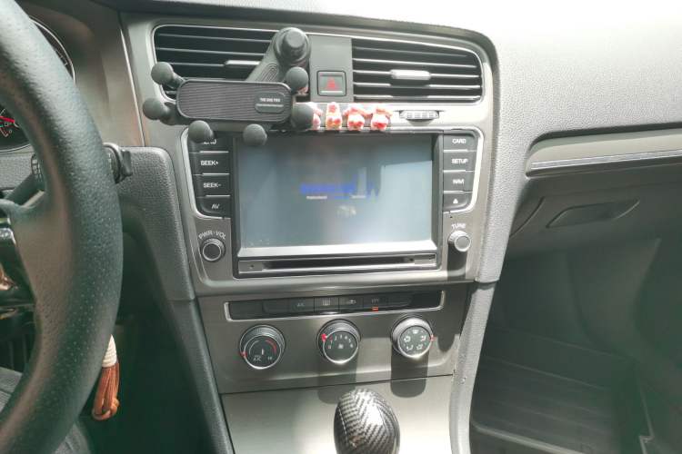 Used Volkswagen Golf 2015 1.6L Automatic Fashion Model Audio And AC Panel