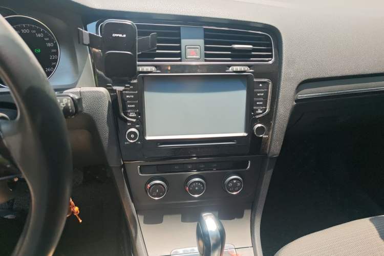 Used Volkswagen Golf 2015 1.4TSI Automatic Comfort Model Audio And AC Panel