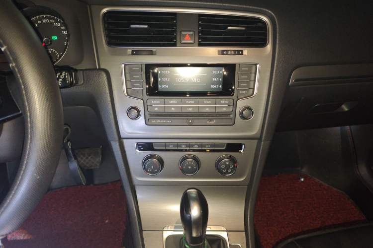 Used Volkswagen Golf 2015 1.6L Automatic Comfort Model Audio And AC Panel