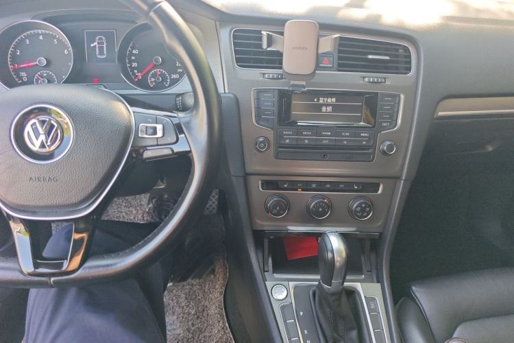 Used Volkswagen Golf 2015 1.4TSI Automatic Luxury Model Audio And AC Panel