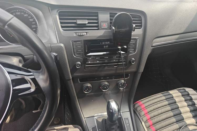 Used Volkswagen Golf 2015 1.4TSI Automatic Comfort Model Audio And AC Panel