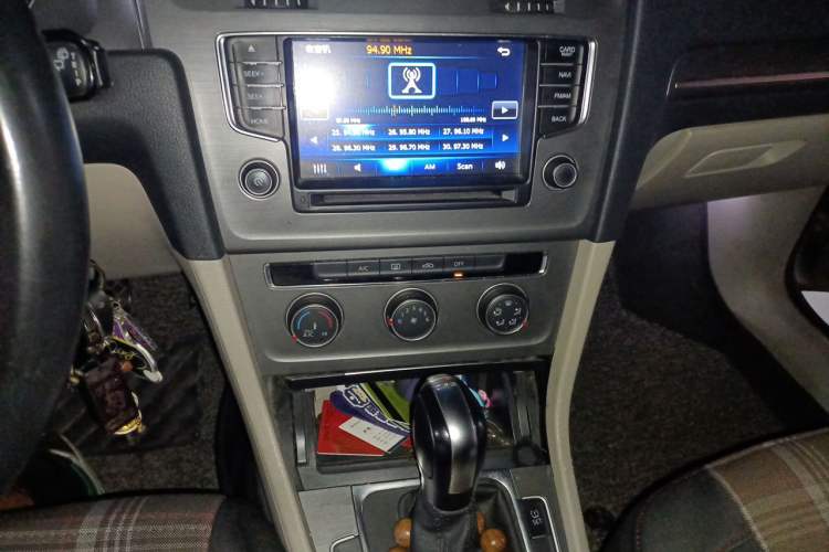 Used Volkswagen Golf 2015 1.2TSI Automatic Comfort Model Audio And AC Panel