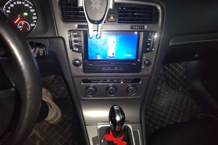 Used Volkswagen Golf 2015 1.4TSI Automatic Comfort Model Audio And AC Panel
