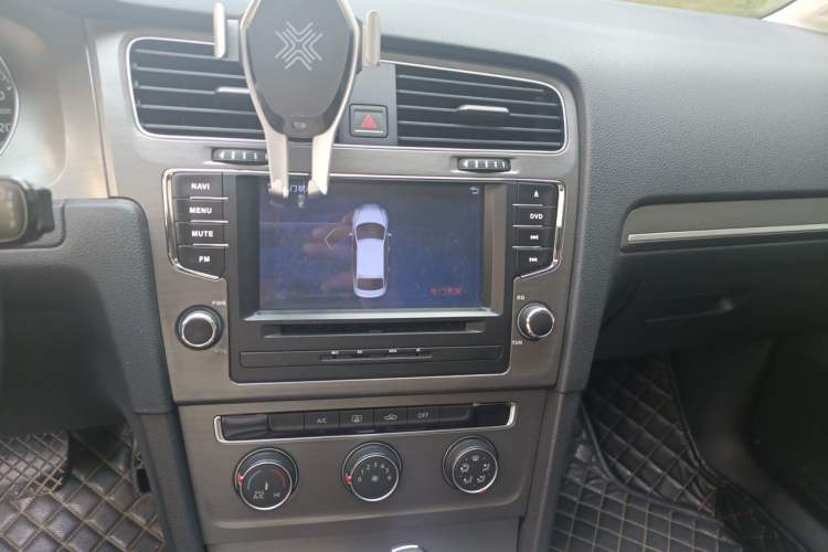Used Volkswagen Golf 2015 1.4TSI Automatic Comfort Model Audio And AC Panel