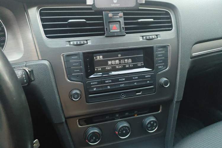 Used Volkswagen Golf 2015 1.4TSI Automatic Comfort Model Audio And AC Panel