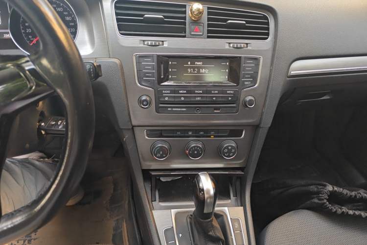 Used Volkswagen Golf 2015 1.6L Automatic Comfort Model Audio And AC Panel