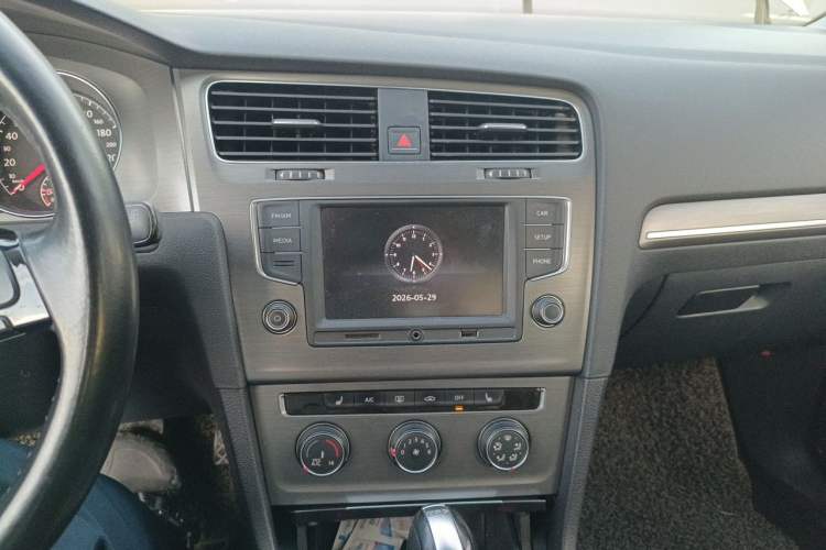 Used Volkswagen Golf 2015 1.4TSI Automatic Luxury Model Audio And AC Panel