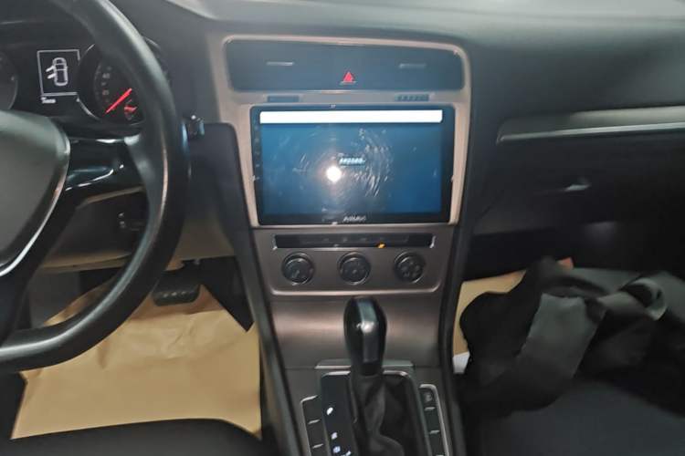 Used Volkswagen Golf 2015 1.6L Automatic Comfort Model Audio And AC Panel