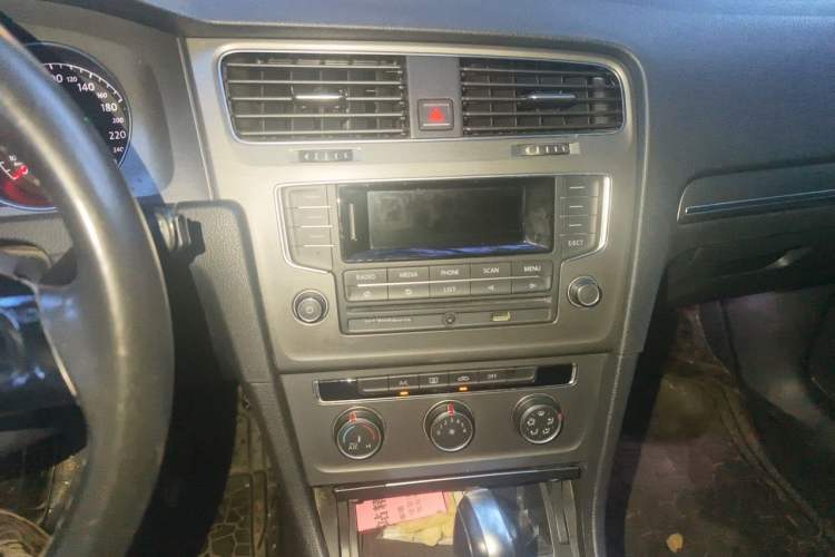 Used Volkswagen Golf 2015 1.6L Automatic Comfort Model Audio And AC Panel