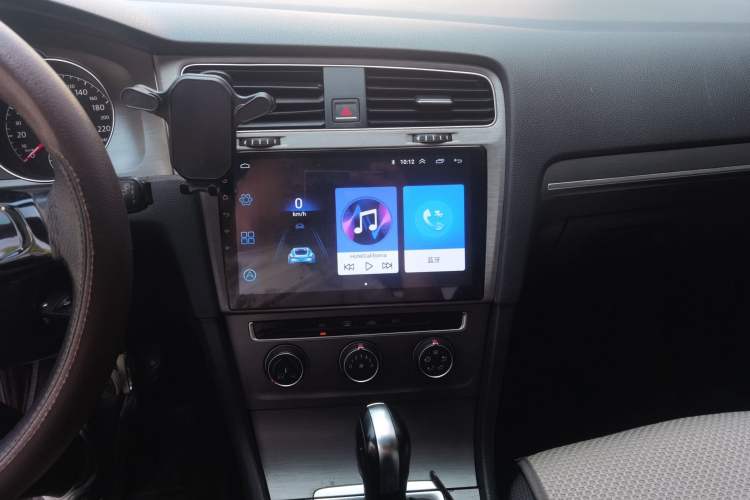 Used Volkswagen Golf 2015 1.6L Automatic Comfort Model Audio And AC Panel