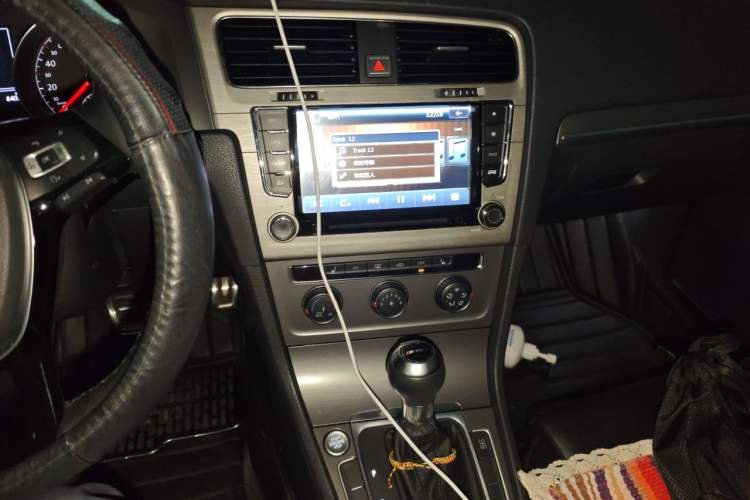 Used Volkswagen Golf 2015 1.4TSI Automatic Luxury Model Audio And AC Panel