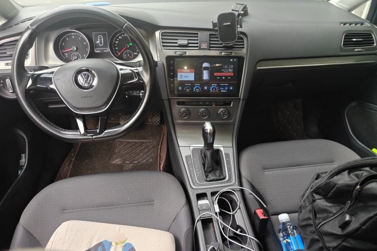 Used Volkswagen Golf 2015 1.6L Automatic Comfort Model Center Console