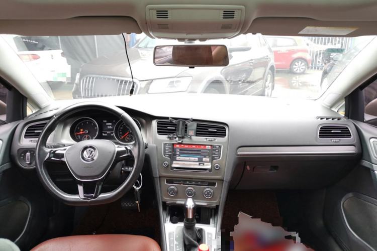 Used Volkswagen Golf 2015 1.4TSI Automatic Comfort Model Center Console