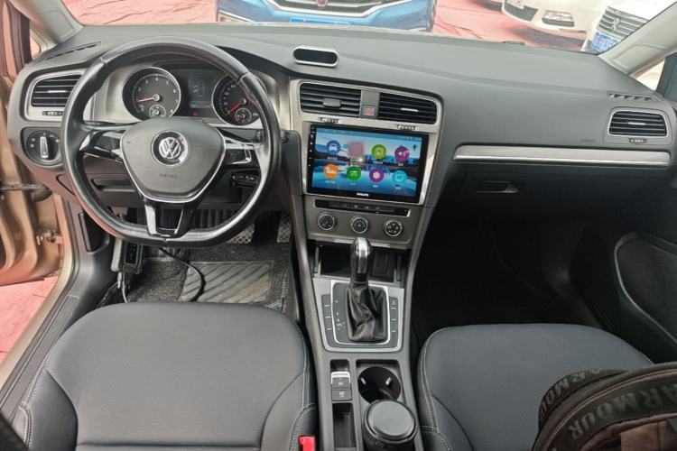 Used Volkswagen Golf 2015 1.4TSI Automatic Comfort Model Center Console