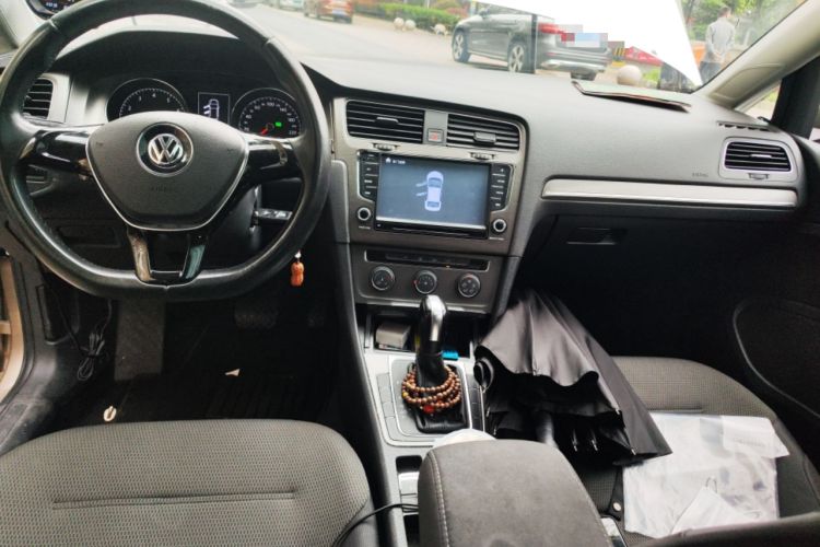 Used Volkswagen Golf 2015 1.4TSI Automatic Comfort Model Center Console