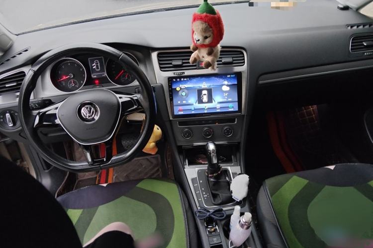 Used Volkswagen Golf 2015 1.6L Automatic Comfort Model Center Console