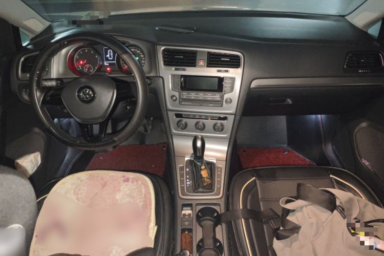 Used Volkswagen Golf 2015 1.6L Automatic Comfort Model Center Console