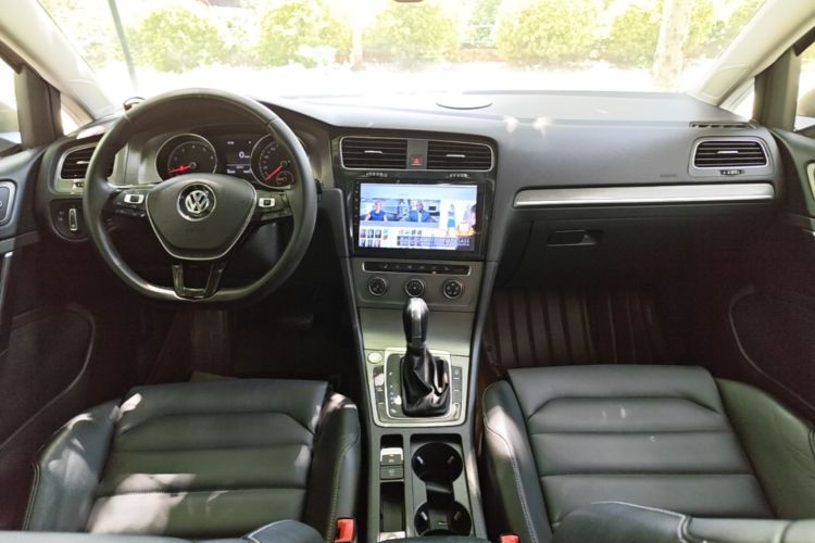 Used Volkswagen Golf 2015 1.4TSI Automatic Luxury Model Center Console