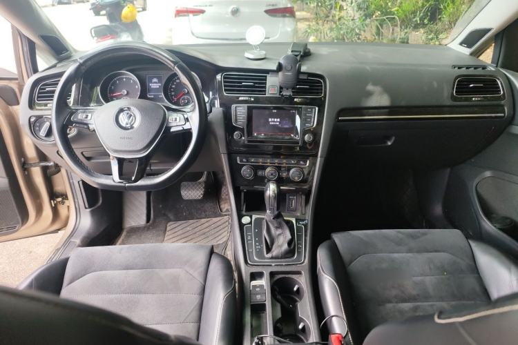 Used Volkswagen Golf 2015 1.4TSI Automatic Flagship Model Center Console