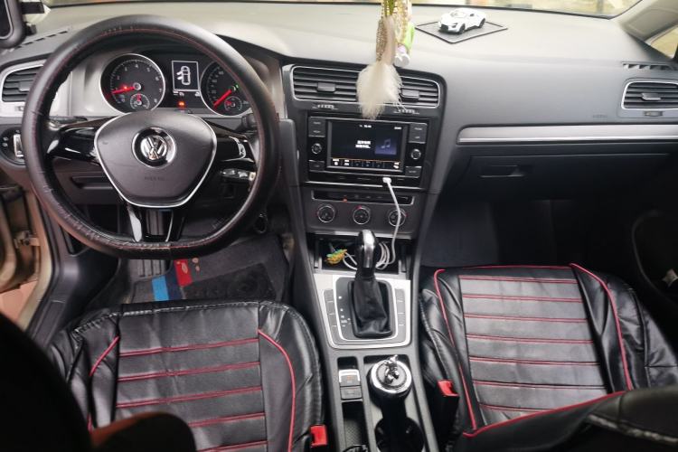 Used Volkswagen Golf 2015 1.4TSI Automatic Comfort Model Center Console