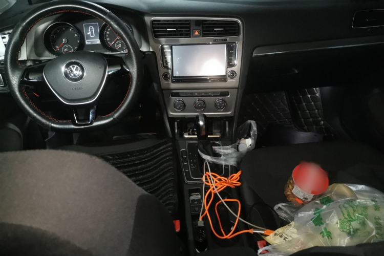 Used Volkswagen Golf 2015 1.6L Automatic Comfort Model Center Console