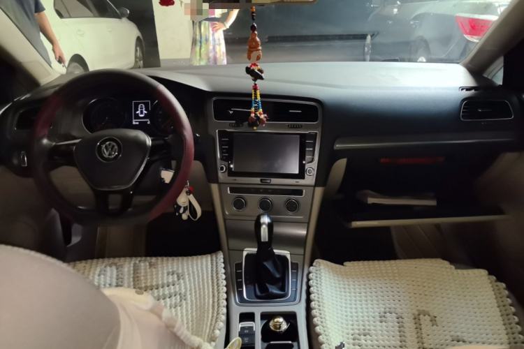 Used Volkswagen Golf 2015 1.6L Automatic Comfort Model Center Console
