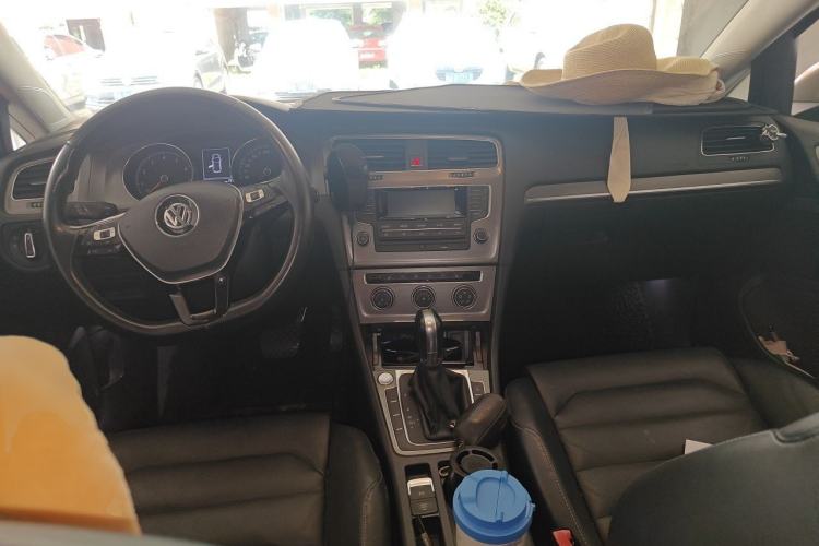 Used Volkswagen Golf 2015 1.4TSI Automatic Luxury Model Center Console