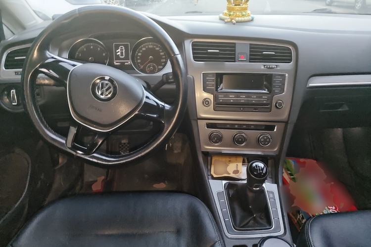 Used Volkswagen Golf 2015 1.4TSI Manual Comfort Model Center Console