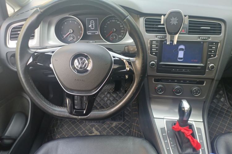Used Volkswagen Golf 2015 1.4TSI Automatic Comfort Model Center Console