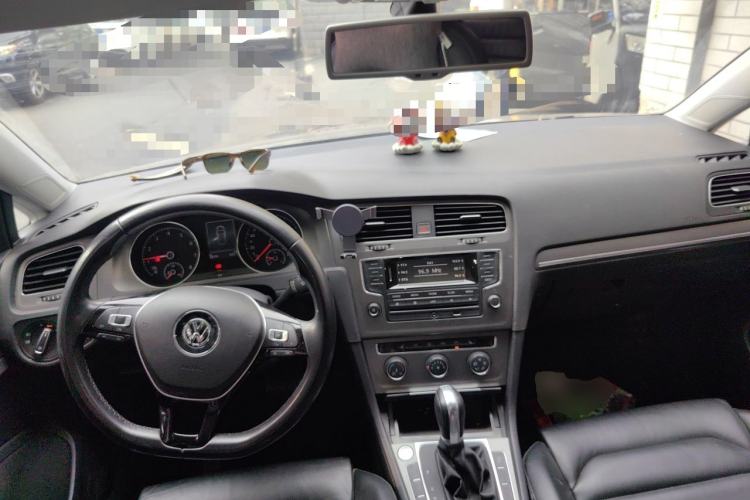 Used Volkswagen Golf 2015 1.4TSI Automatic Luxury Model Center Console