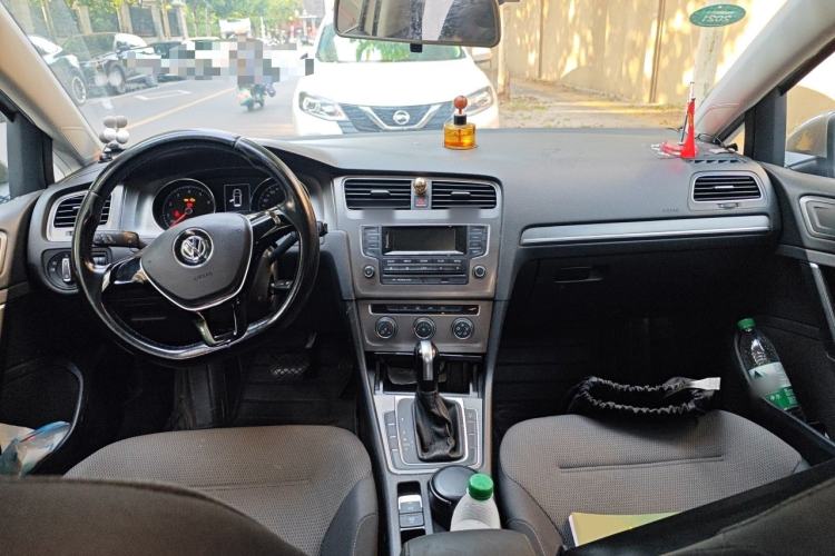 Used Volkswagen Golf 2015 1.6L Automatic Comfort Model Center Console