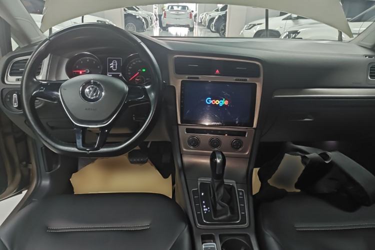 Used Volkswagen Golf 2015 1.6L Automatic Comfort Model Center Console