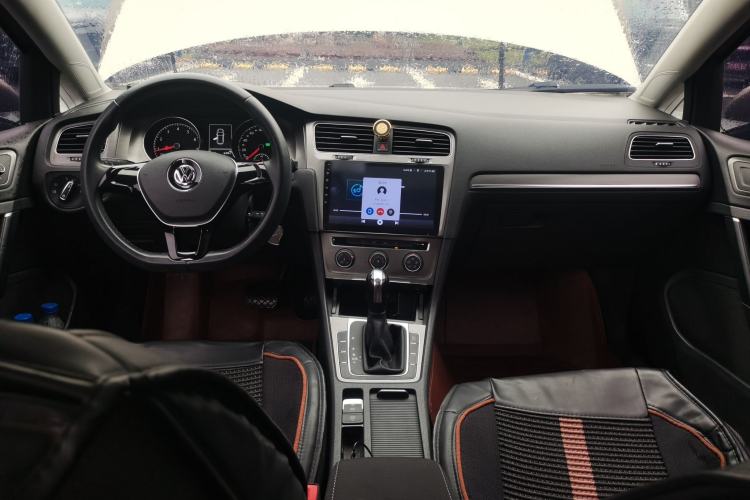 Used Volkswagen Golf 2015 1.6L Automatic Comfort Model Center Console