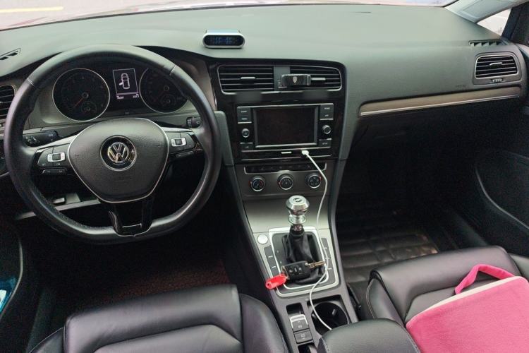 Used Volkswagen Golf 2015 1.4TSI Automatic Luxury Model Center Console