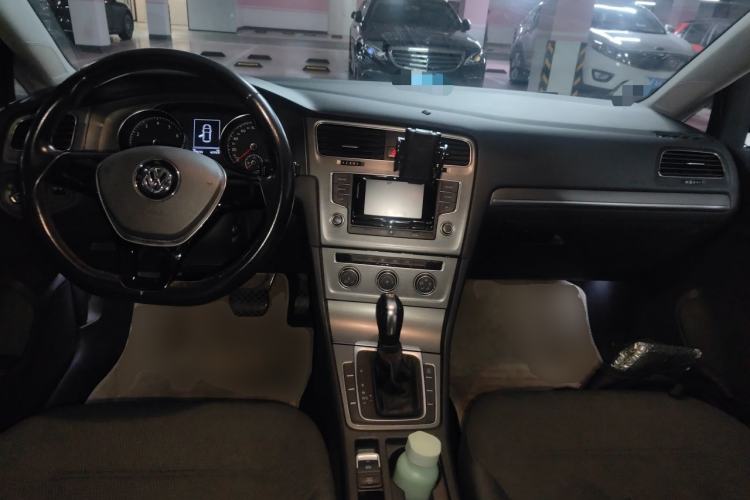 Used Volkswagen Golf 2015 1.4TSI Automatic Comfort Model Center Console