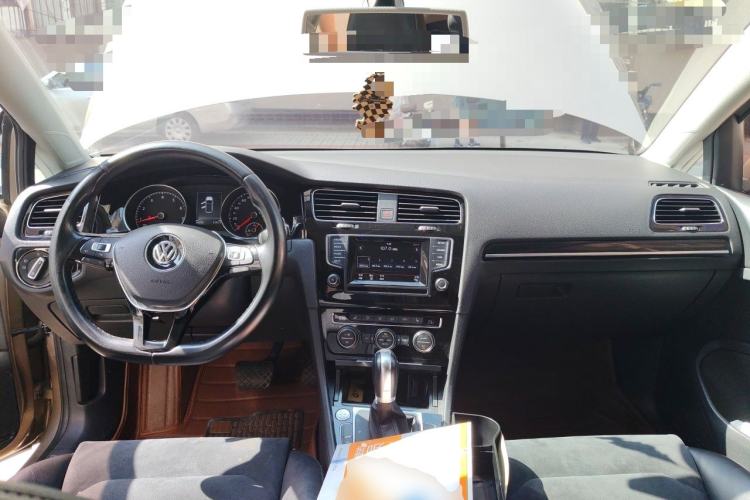 Used Volkswagen Golf 2015 1.4TSI Automatic Flagship Model Center Console