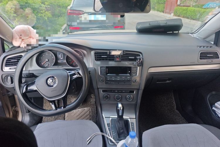 Used Volkswagen Golf 2015 1.6L Automatic Comfort Model Center Console