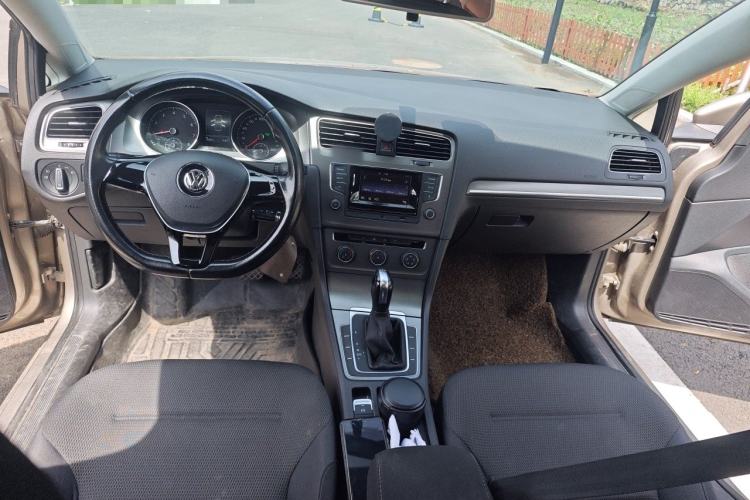 Used Volkswagen Golf 2015 1.4TSI Automatic Comfort Model Center Console