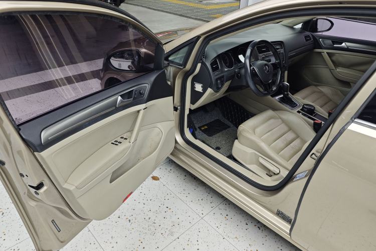 Used Volkswagen Golf 2015 1.6L Automatic Comfort Model Driver Seat