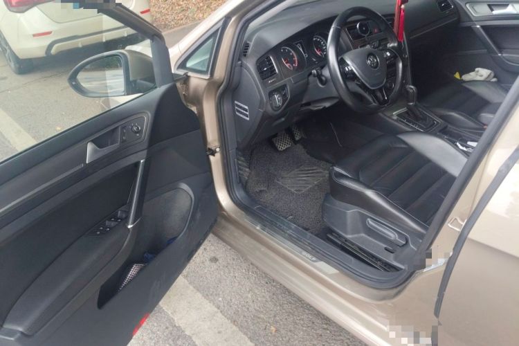 Used Volkswagen Golf 2015 1.4TSI Automatic Luxury Model Driver Seat