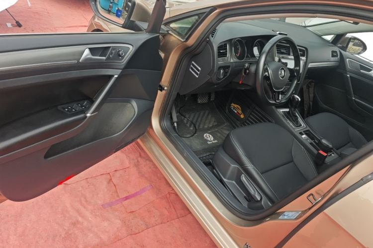 Used Volkswagen Golf 2015 1.4TSI Automatic Comfort Model Driver Seat